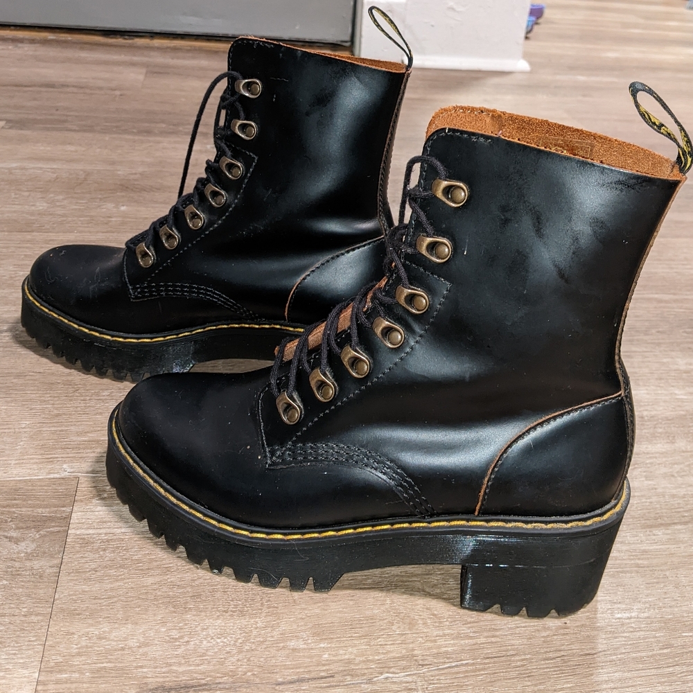 Leona Dr. Marten's sz 9